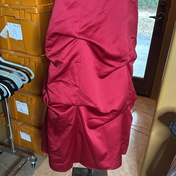 David’s Bridal Bridesmaid Dress Apple Red Size 0 - Picture 4 of 9